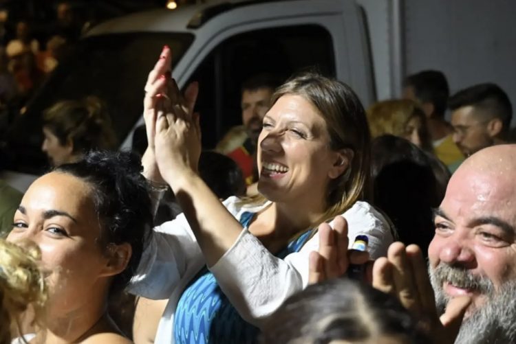 Η Ζωή Κωνσταντοπούλου ένωσε τη φωνή της με τους κατοίκους του Σαρωνικού και φώναξε: «Ελεύθερες παραλίες για Όλους!» (photos)