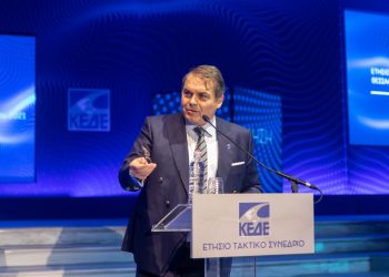 Ο Καμπόσος ζητά να διαγραφεί από τη ΝΔ: «Η σαπίλα του περιβάλλοντος Σημίτη έγινε Διοικούσα Ομάδα του κόμματος»