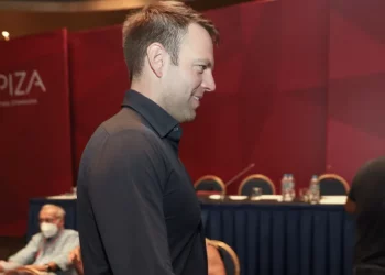 Πέρασε η πρόταση μομφής κατά του Κασσελάκη