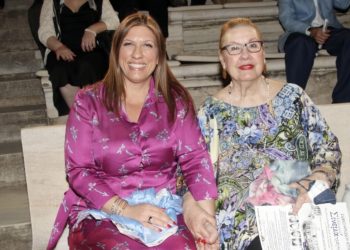 Ζωή Κωνσταντοπούλου: Η σπάνια εμφάνιση με τη μητέρα της στο Ηρώδειο