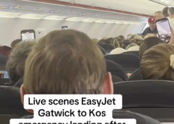 Επεισόδιο σε πτήση προς Κω: Μεθυσμένος επιβάτης προσπάθησε να ανοίξει την πόρτα του αεροπλάνου – BINTEO