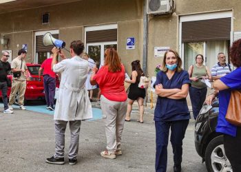 Μαιευτήριο «Έλενα»: Έστειλαν την αστυνομία στην συγκέντρωση των εργαζομένων