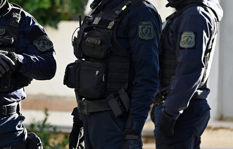 Άνω Λιόσια: Δεκάδες προσαγωγές μετά την επιχείρηση της ΕΛ.ΑΣ. σε καταυλισμό