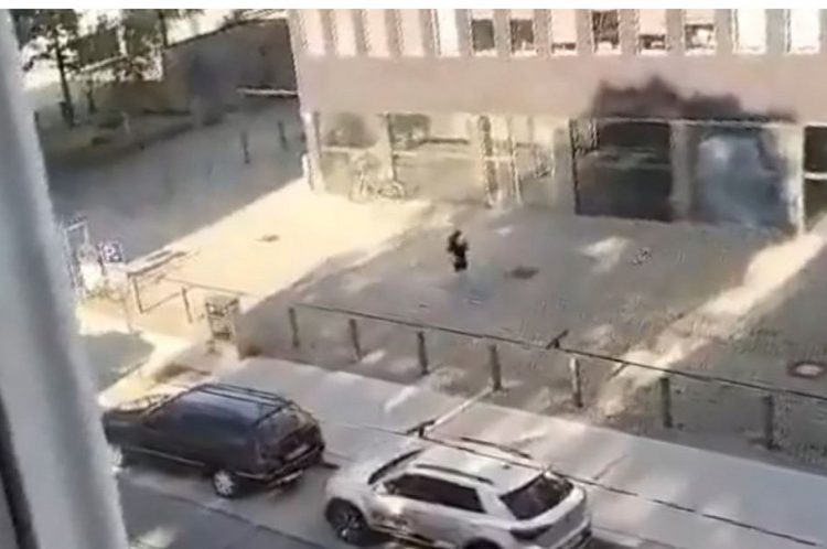 Συναγερμός στο Μόναχο: Νεκρός ένοπλος που πυροβόλησε εναντίον αστυνομικών