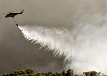 Φωτιά στην Αχαΐα – Στη μάχη της κατάσβεσης 5 εναέρια