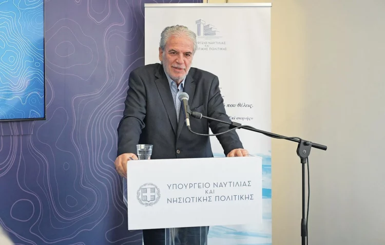 Υπουργός κομπάρσος: Απίστευτες δηλώσεις του υπουργού Εμπορικής Ναυτιλίας Χρήστου Στυλιανίδη