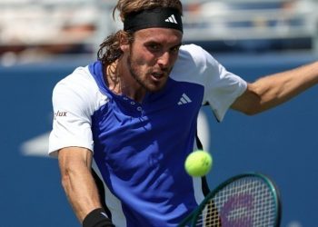 Ηττα με ανατροπή για τον Τσιτσιπά στο Τόκιο