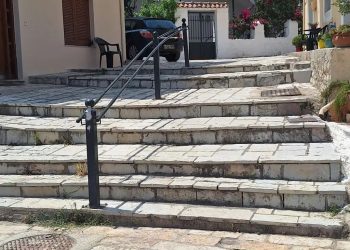 Βόνιτσα: Απαγορευτική η πρόσβαση ΑμεΑ και καροτσιών στην πλατεία για όσους διαμένουν στην περιοχή «Κόκκινος» (εικόνες)