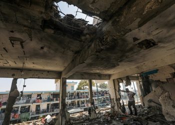 Γάζα: Τουλάχιστον 24 νεκροί σε ισραηλινή επιδρομή σε τέμενος και σχολείο