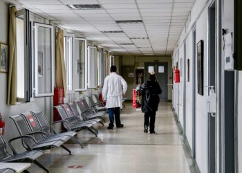 Καρπενήσι: Στο νοσοκομείο με τροφική δηλητηρίαση 30 φοιτητές – Είχαν πάει για συνέδριο