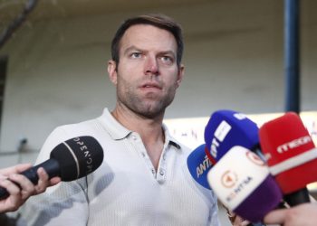 «Ναι» Κασσελάκη στην πρόταση Πολάκη για συνάντηση των πέντε υποψηφίων