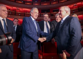 Ο Μητσοτάκης… απέφυγε Σαμαρά και Καραμανλή στέλνοντας τον Τάκη Θεοδωρικάκο