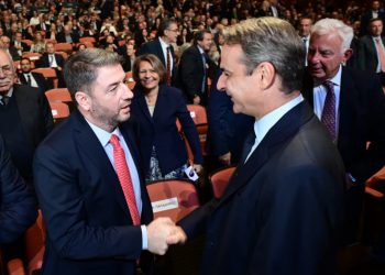 Ένα Predator τους χωρίζει, μια χειραψία τους ενώνει!