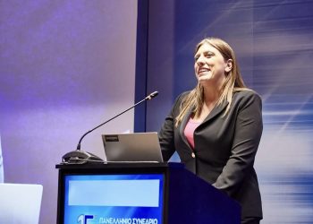 Ζωή Κωνσταντοπούλου: Οι δικηγόροι είναι μέσα στην κοινωνία και εξεγείρονται ότι αδικείται η κοινωνία, όταν καταλύεται το κράτος δικαίου και όταν επιχειρείται η συγκάλυψη σκανδάλων όπως οι υποκλοπές και το έγκλημα των Τεμπών (photo)