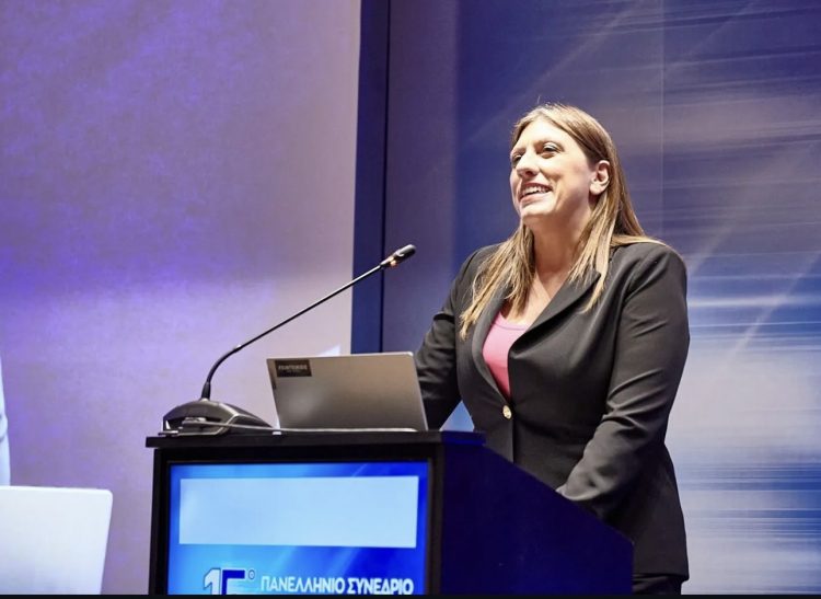 Ζωή Κωνσταντοπούλου: Οι δικηγόροι είναι μέσα στην κοινωνία και εξεγείρονται ότι αδικείται η κοινωνία, όταν καταλύεται το κράτος δικαίου και όταν επιχειρείται η συγκάλυψη σκανδάλων όπως οι υποκλοπές και το έγκλημα των Τεμπών (photo)