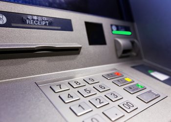 Μενίδι: Στην εντατική 72χρονη – Το επεισόδιο με 18χρονο για τη σειρά στο ΑΤΜ