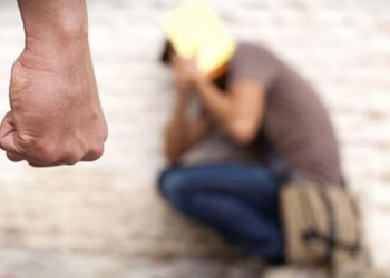 Απείλησε με μαχαίρι μέσα στο σχολείο 14χρονο συμμαθητή του