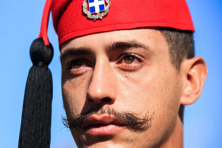 28η Οκτωβρίου: Η εθνική επέτειος στα δακρυσμένα μάτια ενός εύζωνα