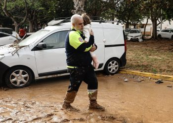 Ισπανία: Τριήμερο εθνικό πένθος κήρυξε η κυβέρνηση – Μαρτυρία ομογενή για τις φονικές πλημμύρες: «Zήσαμε σκηνές Αποκάλυψης»