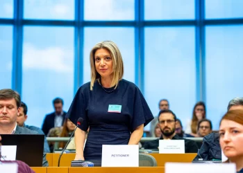 1,3 εκατομμύριο υπογραφές για αγωγές στην ασυλία «καταθέτει» η κ. Καρυστιανού στον Τασούλα!