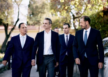 Τα νοσοκομεία σε όλη τη χώρα καταρρέουν και ο Μητσοτάκης δηλώνει πως «το Εθνικό Σύστημα Υγείας αλλάζει»