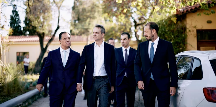 Τα νοσοκομεία σε όλη τη χώρα καταρρέουν και ο Μητσοτάκης δηλώνει πως «το Εθνικό Σύστημα Υγείας αλλάζει»