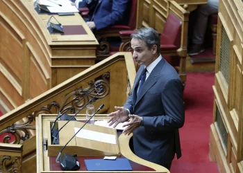 Ούτε 40 βουλευτές δεν άκουσαν τον Μητσοτάκη – Καυγάς του πρωθυπουργού και του Τασούλα με Παππά και Κωνσταντοπούλου