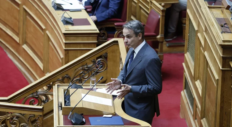 Ούτε 40 βουλευτές δεν άκουσαν τον Μητσοτάκη – Καυγάς του πρωθυπουργού και του Τασούλα με Παππά και Κωνσταντοπούλου