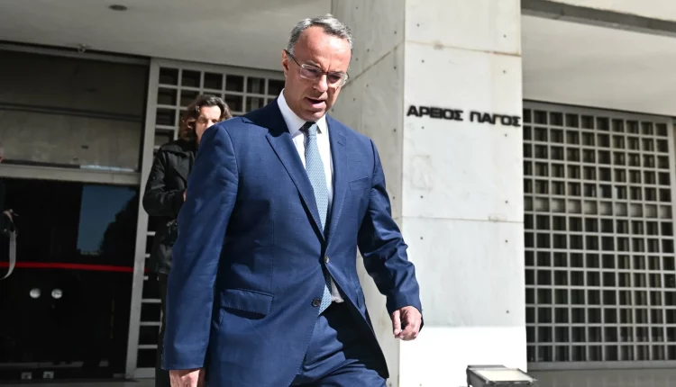 Επικοινωνιακό σόου Σταϊκούρα στον Άρειο Πάγο για το μπάχαλο στα τρένα!