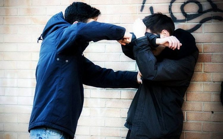 Νέο περιστατικό βίας ανηλίκων – Ανάμεσα στους συλληφθέντες εγγονός πρώην πολιτικού