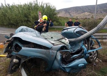 Τρίκαλα: Tροχαίο δυστύχημα με ένα νεκρό – Το αμάξι «σφήνωσε» στα κιγκλιδώματα