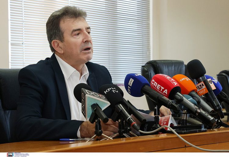 Χρυσοχοΐδης για τη σύλληψη του αστυνομικού για ενδοοικογενειακή βία: «Φρικιαστική υπόθεση»