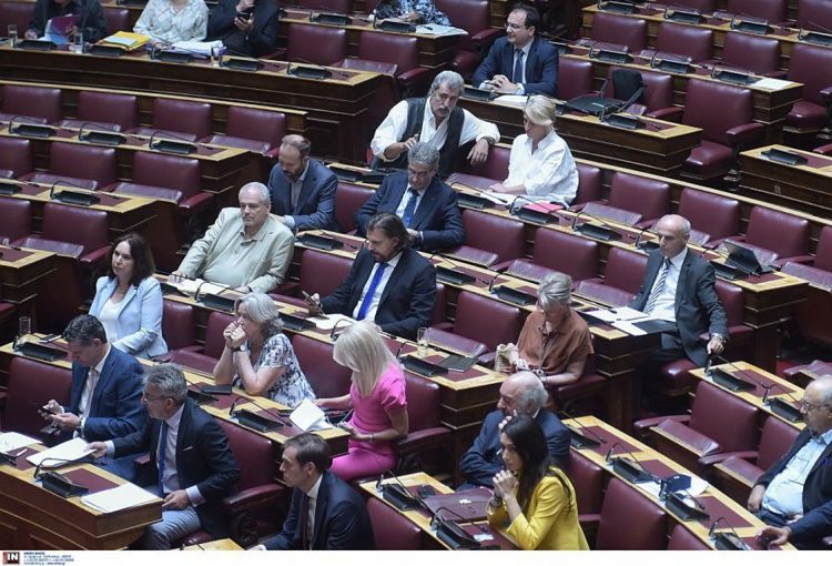 Νέο τοπίο στη Βουλή μετά τη διάσπαση στον ΣΥΡΙΖΑ