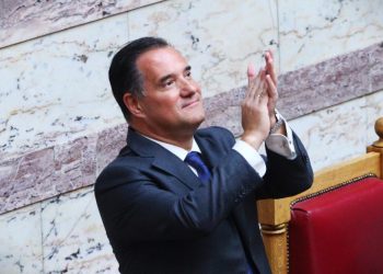 Απογευματινά χειρουργεία: Ο Άδωνης διαλύει το ΕΣΥ αλλά τα προσφέρει «μποναμά» στους ιδιώτες από το Ταμείο Ανάκαμψης και τον ΕΟΠΠΥ