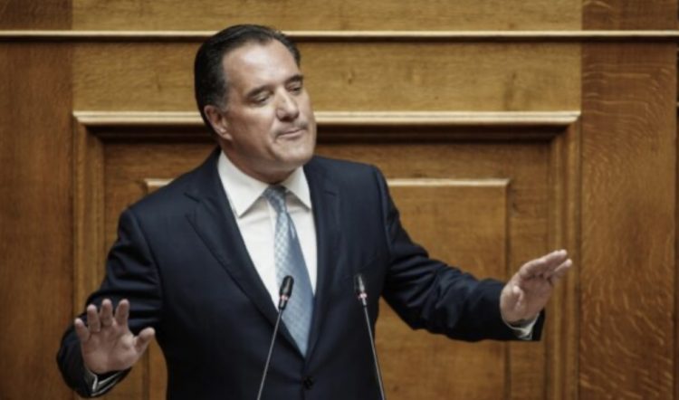 Επικοινωνιακά παιχνίδια του Άδωνη Γεωργιάδη και της κυβέρνησης με την υγεία των χαμηλοσυνταξιούχων