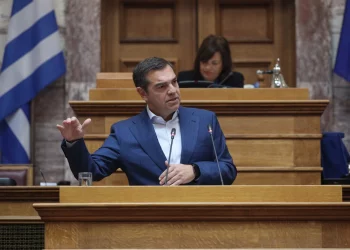 «Όχι» (και από τον) Τσίπρα στην αύξηση του ορίου εισόδου στη Βουλή στο 5%