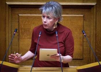 Έλενα Ακρίτα: Μένει στον ΣΥΡΙΖΑ – «Καλή επιτυχία στον Στέφανο Κασσελάκη»