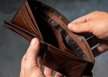 Αμηχανία στο Μαξίμου: Ντροπιαστικά ευρήματα από την έρευνα του ΟΟΣΑ για την Ελλάδα