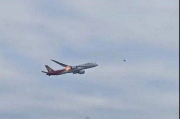 Θρίλερ στον αέρα: Αναγκαστική προσγείωση αεροσκάφους στη Ρώμη, έβγαζε φλόγες από τον κινητήρα – ΒΙΝΤΕΟ