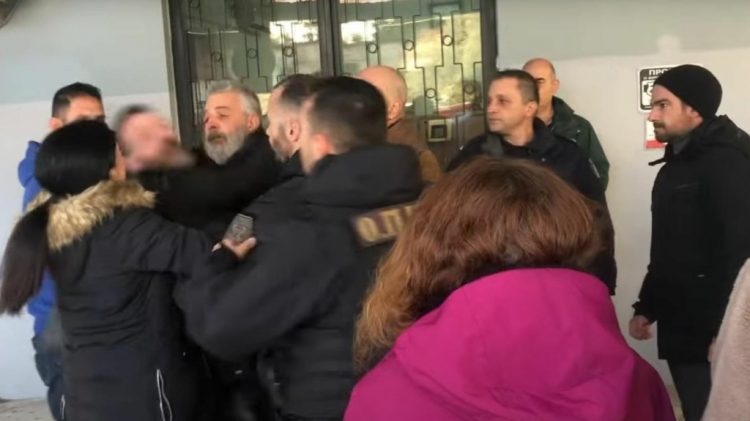 Ένταση στη δίκη για τη δολοφονία της 41χρονης εγκύου – Ξέσπασε ο αδερφός της