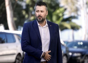 Βουλή: Άρση ασυλίας για τον Καλλιάνο μετά από μήνυση γιατρών για τον θάνατο του πατέρα του