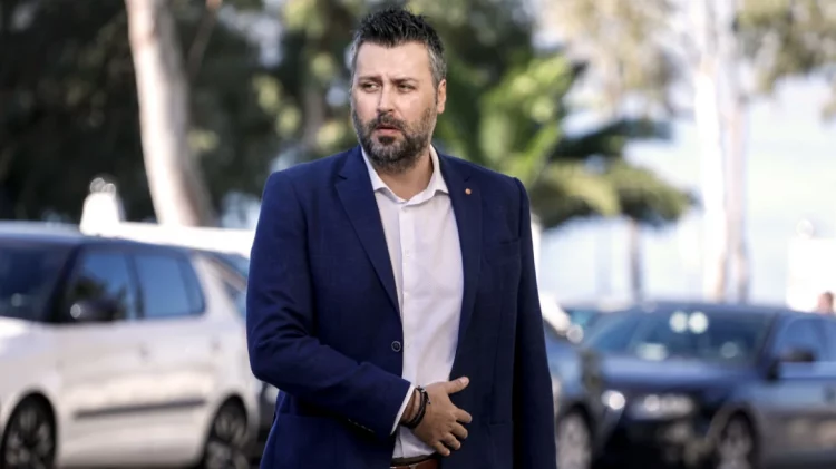 Βουλή: Άρση ασυλίας για τον Καλλιάνο μετά από μήνυση γιατρών για τον θάνατο του πατέρα του