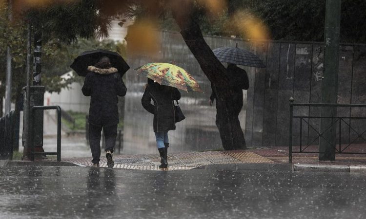 Καιρός: Χιόνια στα βουνά τις Μακεδονίας και βροχές στην Πελοπόννησος