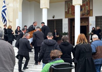 Αγρίνιο: Οδύνη και θλίψη στην κηδεία της δολοφονημένης Δώρας – Συντετριμμένοι οι δικοί της άνθρωποι