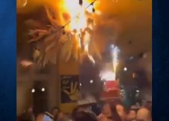 Νέο βίντεο από τη φωτιά σε μπαρ στο Παγκράτι: Θαμώνες έτρεχαν έξω να σωθούν – Στιγμές πανικού