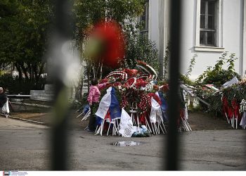 Πολυτεχνείο:  Έκλεισαν οι πύλες του για τη μεγάλη πορεία – ΕΙΚΟΝΕΣ – ΒΙΝΤΕΟ