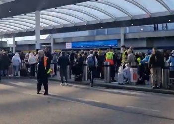 Λονδίνο: Ομάδα πυροτεχνουργών στο αεροδρόμιο Γκάτγουικ – Εκκενώθηκε ο τερματικός σταθμός