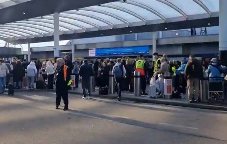 Λονδίνο: Ομάδα πυροτεχνουργών στο αεροδρόμιο Γκάτγουικ – Εκκενώθηκε ο τερματικός σταθμός