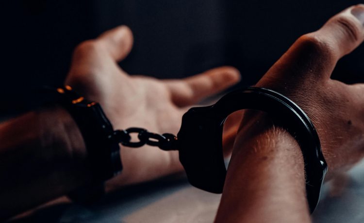 Στερεά Ελλάδα: Σύλληψη υπαλλήλου της Περιφέρειας για υποθέσεις καυσίμων – Κρατείται και συνεργός του