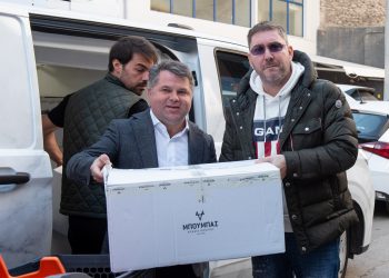 Στην ταβέρνα «Κρητικός» στο Κερατσίνι, ο cpt Γιώργος Βάλλης και η ΠΕΠΙΕΘ μοιράζουν αγάπη και ελπίδα σε 350 οικογένειες που έχουν ανάγκη από ζεστασιά, θαλπωρή και αλληλεγγύη